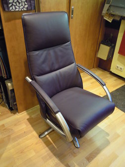 mooi relaxfauteuil met 3 motoren  met accu de blikvanger in uw woonkamer nog 2 in voorraad . &euro; 2000.00 per stuk