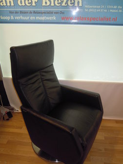 mooie relaxfauteuil met accu en draaivoet 1 motor  ( gebruikt)