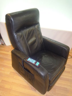 Relaxfauteuil met 5 motoren zwart leder  met sta op 