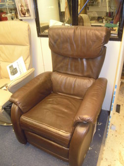 relaxfauteuil met 5 motoren en sta op  beige leder 