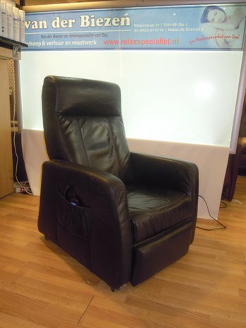 Relaxfauteuil met 5 motoren zwart leder  met sta op 