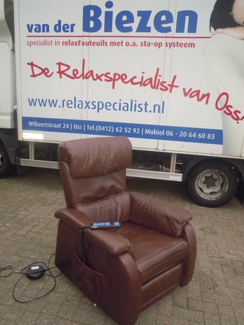 relaxfauteuil met 5 motoren  prachtig bruin leder  met sta op