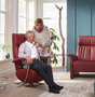 Deze-relaxfauteuil--mat-accu-en-handbedieing-in-de-showroom